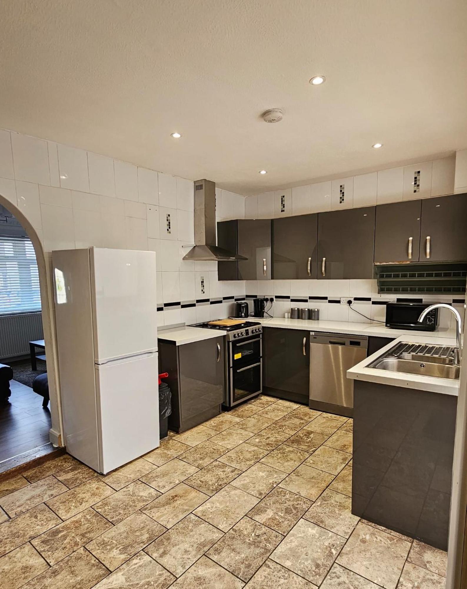 The Crescent, 3 Bed House With 2-3 Parking Spaces, Great For Contractors And Family Greenhithe Exterior foto